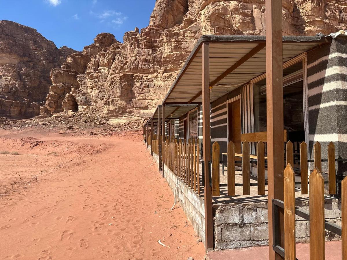 Titanic Camp Bed & Breakfast Wadi Rum Ngoại thất bức ảnh