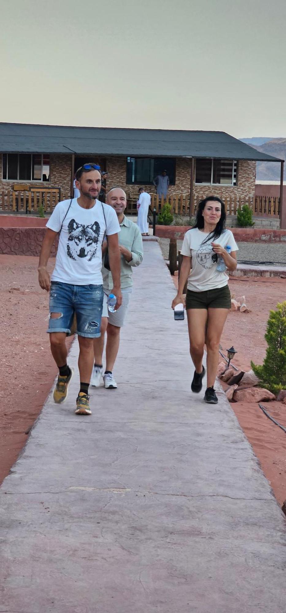 Titanic Camp Bed & Breakfast Wadi Rum Ngoại thất bức ảnh